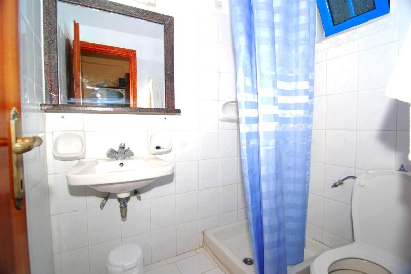 Studio (3 Adults) image 3