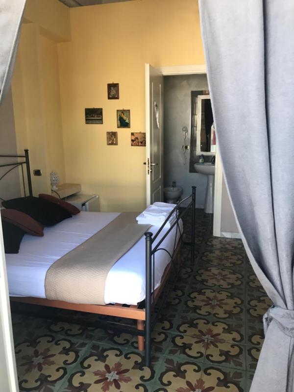 Deluxe Double Room with Sea View image 4