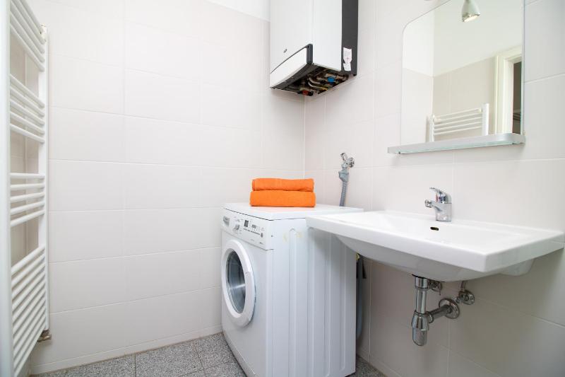 One-Bedroom Apartment image 4