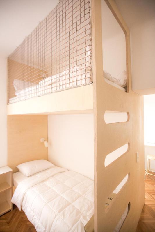 Studio Apartment image 3