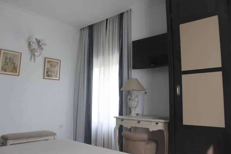 Double or Twin Room image 3