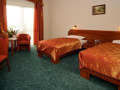 Twin Room image 1