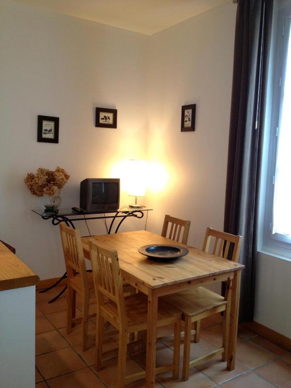 One-Bedroom Apartment image 2