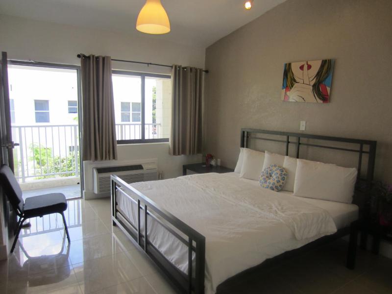 Queen Room image 3