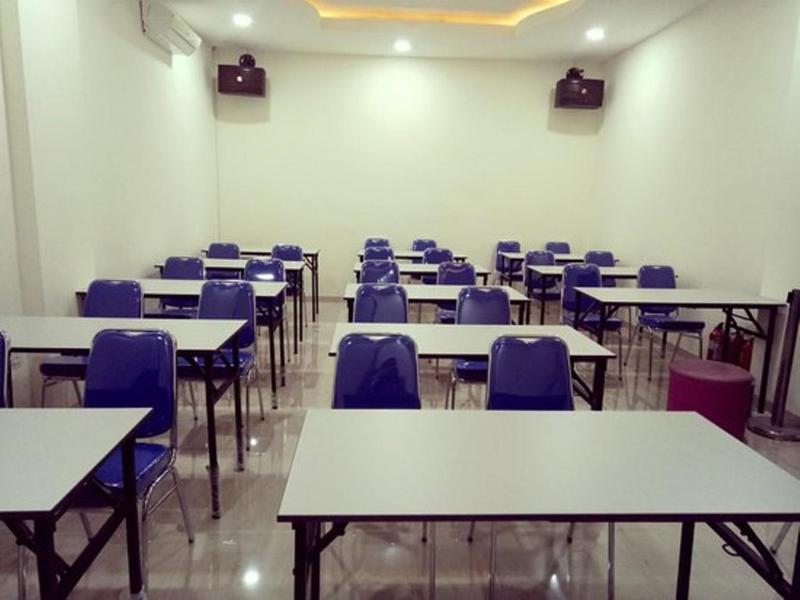 Venia Hotel Batam - CHSE Certified - image 2