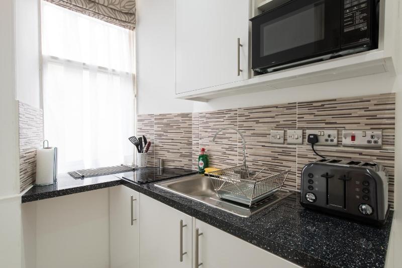 Luxury Suite image 2