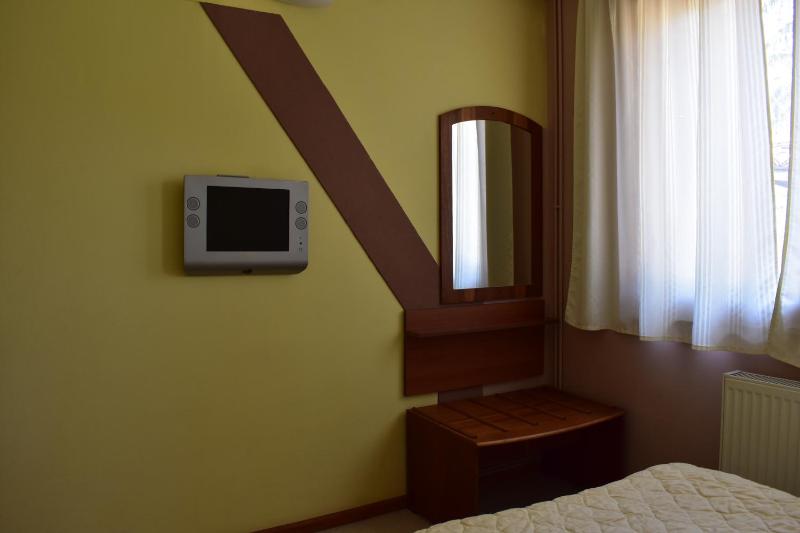 One-Bedroom Suite image 4