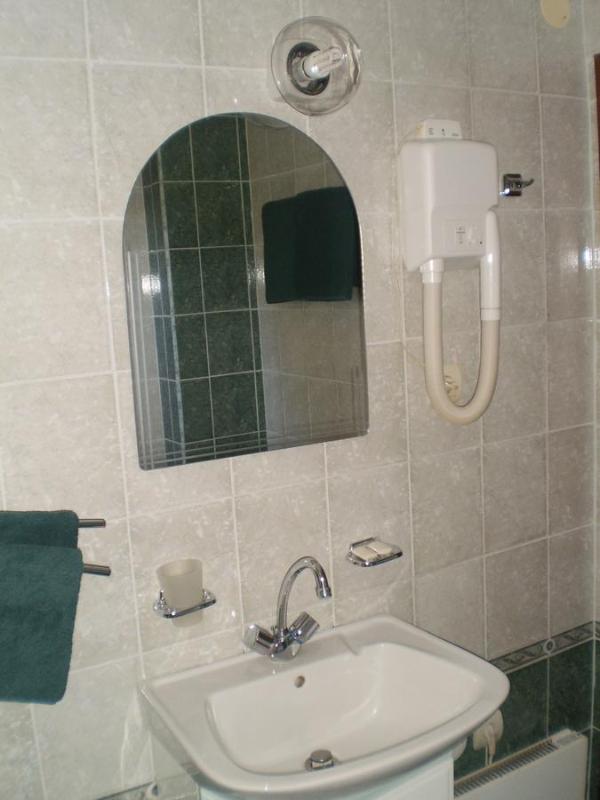 One-Bedroom Suite image 3