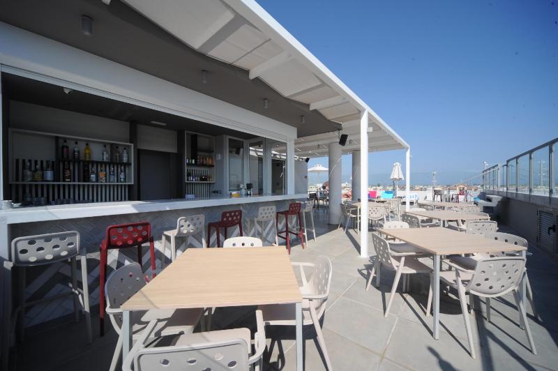 Astron Suites & Apartments - image 8