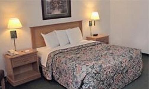 Queen Room with Sofa Bed - Non-Smoking image 4