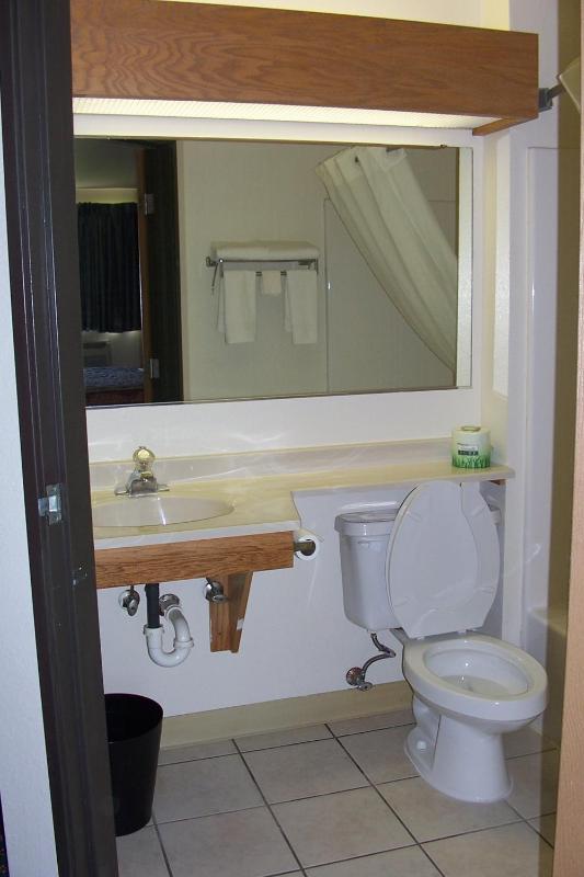 King Room - Non-Smoking image 2