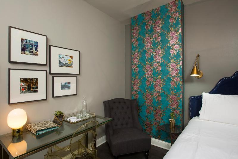 Queen Room image 3
