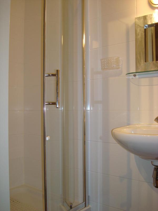 Double Room with Private Bathroom image 2