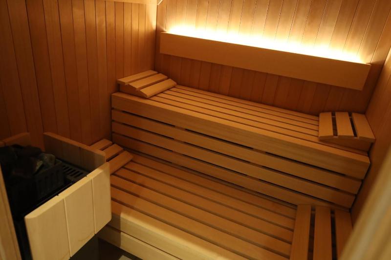 Suite with Sauna image 4