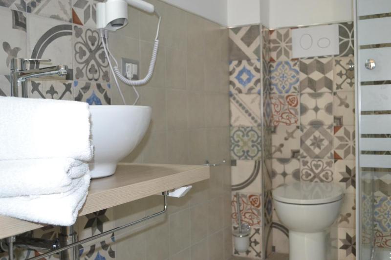 Double Room with Balcony and Sea View image 3