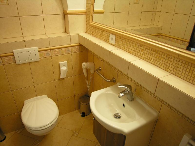 Double Room image 3