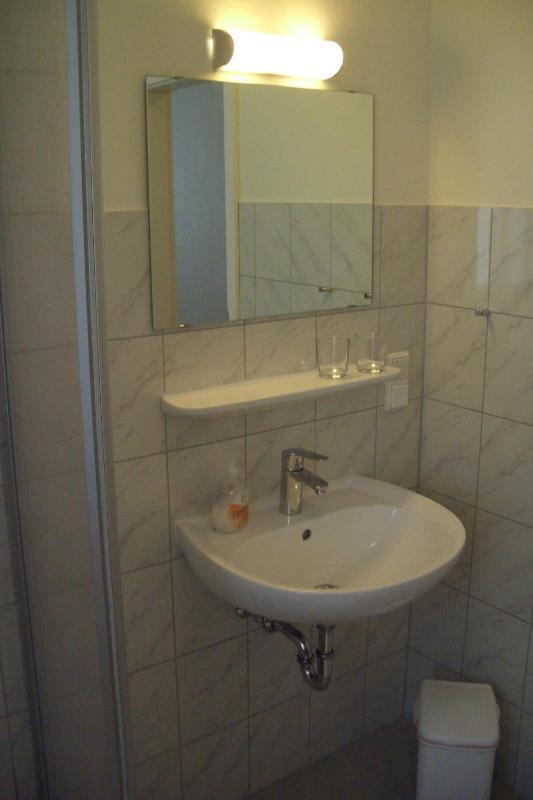 Double Room image 3