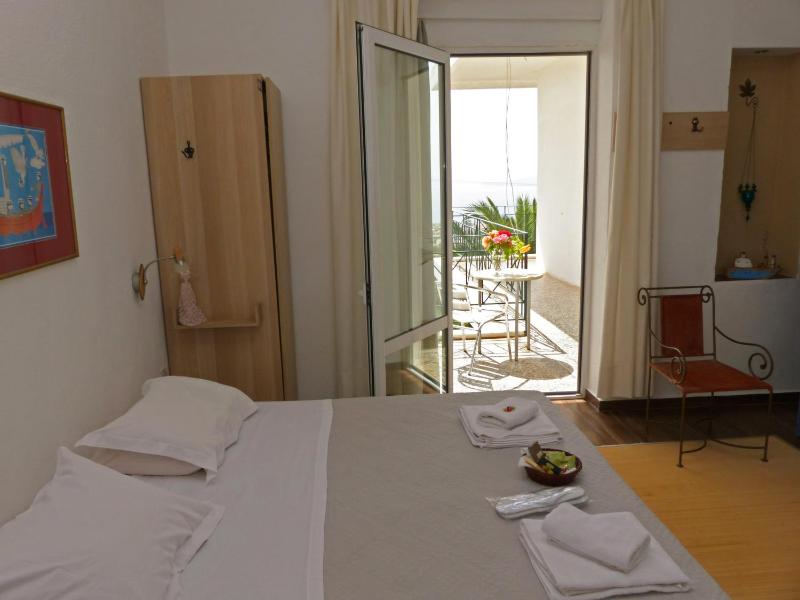 Akrotiri Hotel - image 4