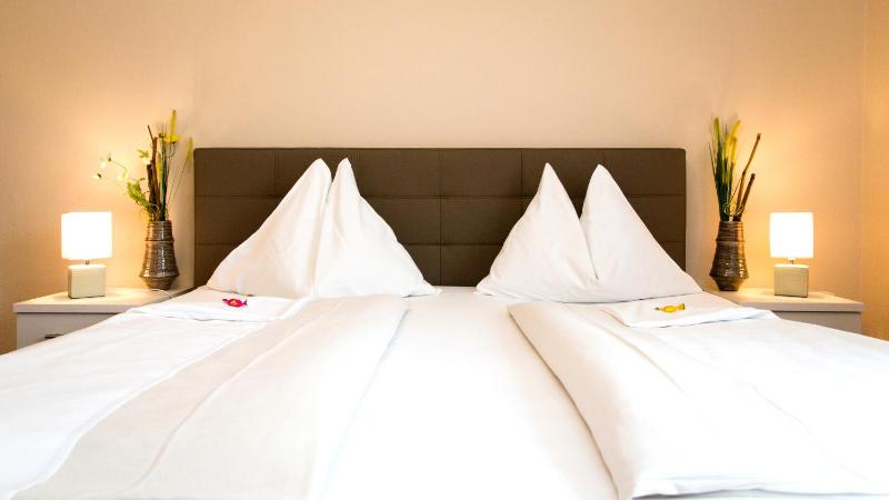 Double Room image 3