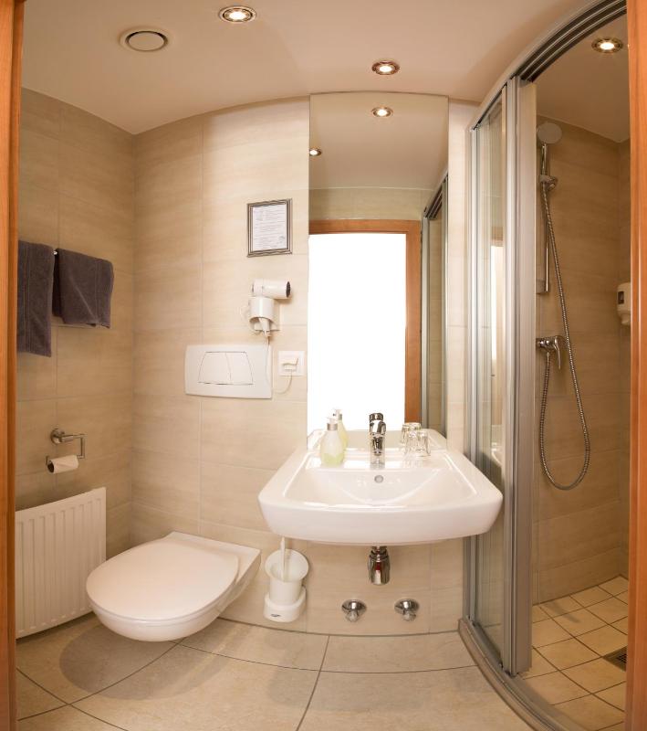 Double Room image 4