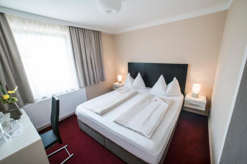 Double Room image 2