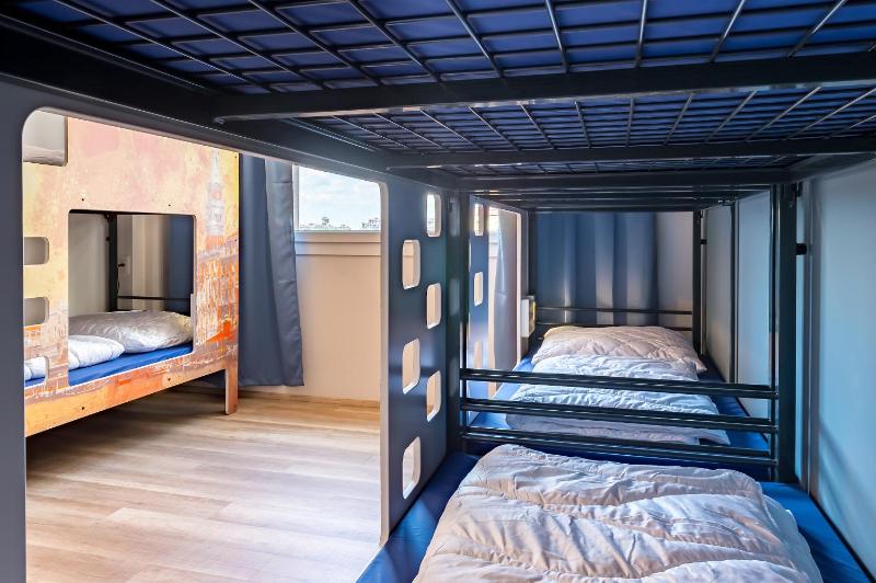 Bed in 6-Bed Mixed Dormitory Room image 3