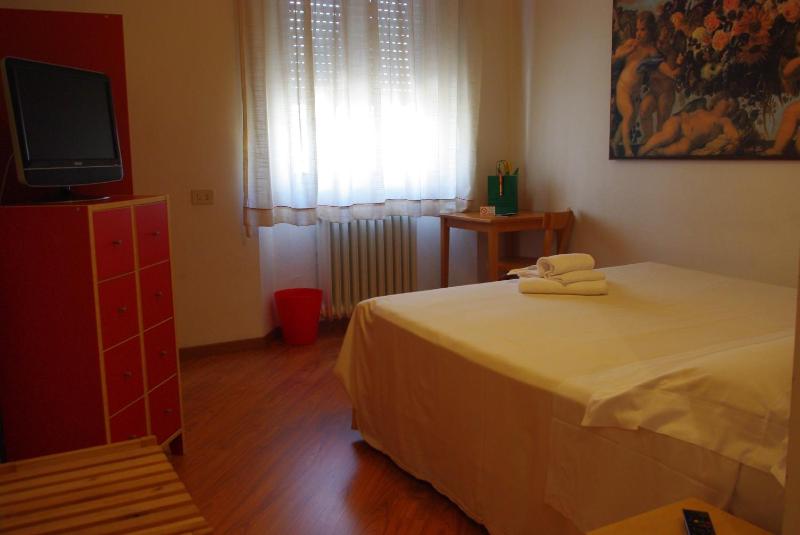 Standard Double or Twin Room image 4