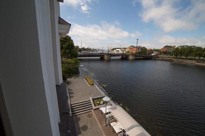Deluxe Double Room with Canal View image 2