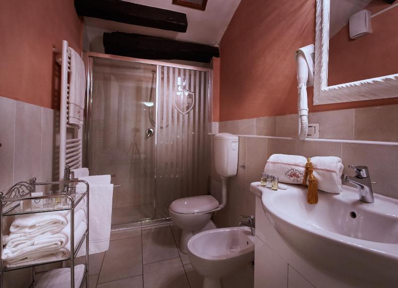 Attic Triple Room with Tower View image 3