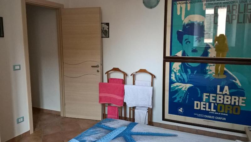 Basic Triple Room with Shared Bathroom image 2