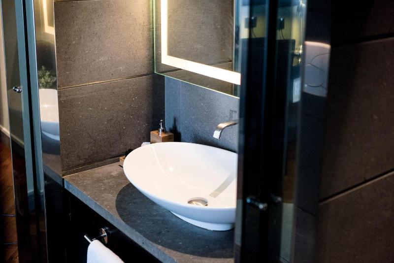 Suite with Hot Tub image 3