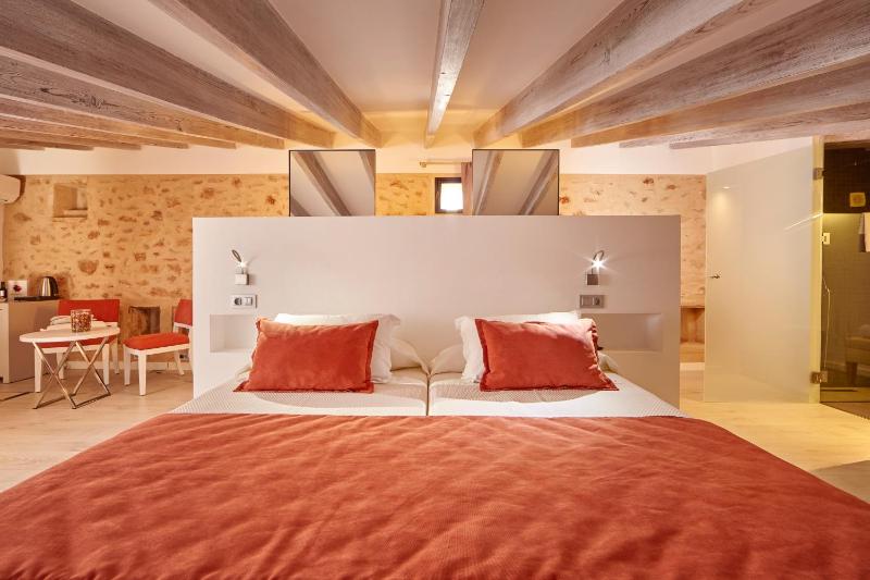 Standard Double Room image 1