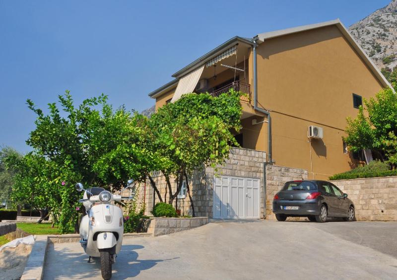 One-Bedroom Apartment with Sea View image 2