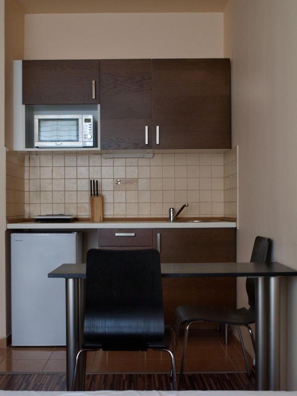 Studio (2 Adults) image 4