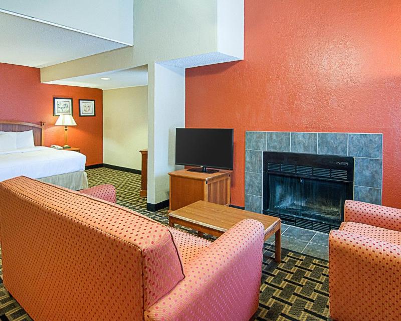 Double Suite with Sofa Bed - Non-Smoking image 2