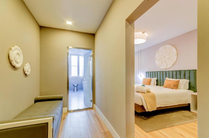 Superior Twin Room image 4