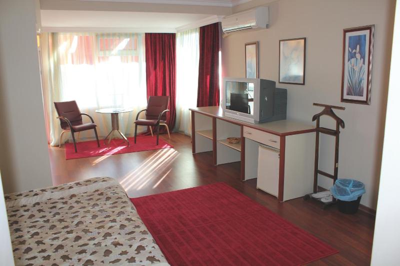Deluxe Double Room image 4