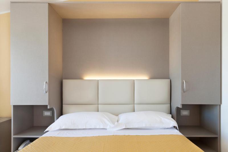 Basic Double Room with Terrace image 4