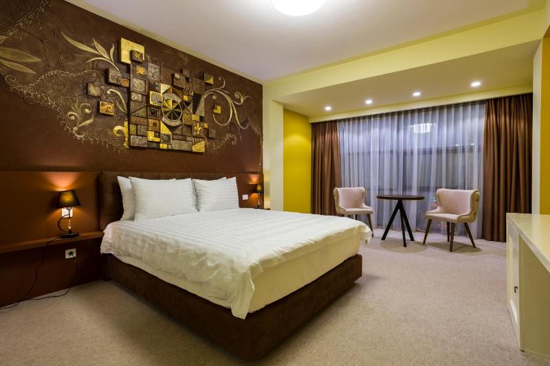 Premium Double Room image 4