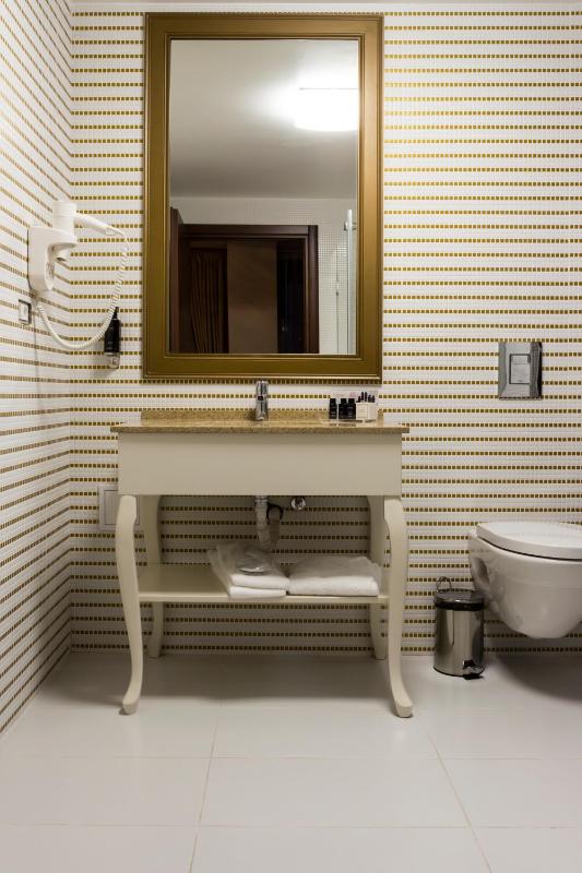 Premium Double Room image 2