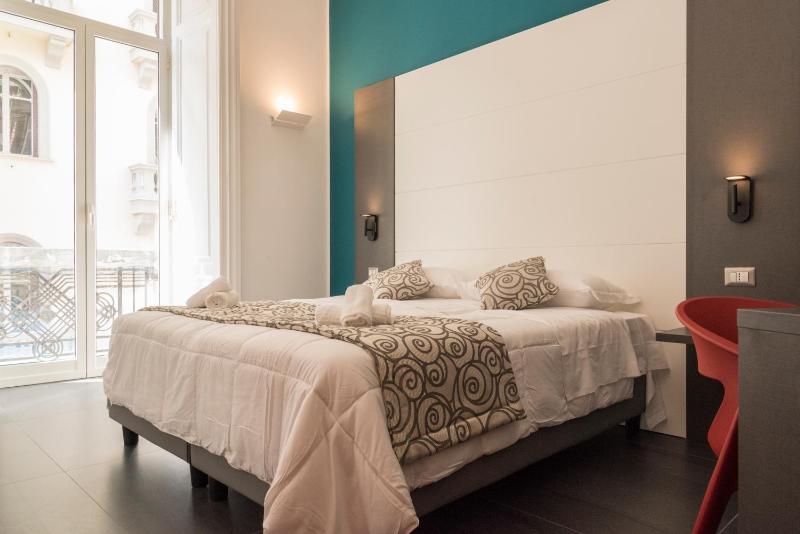 Deluxe Double Room with Balcony image 2