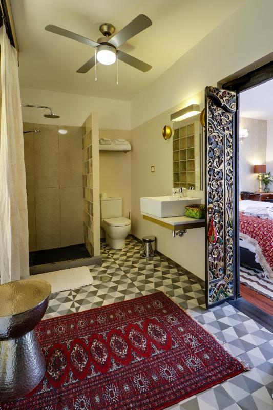 Deluxe Double or Twin Room image 4