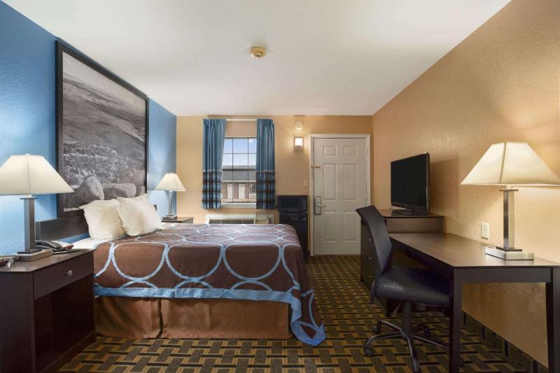 King Room - Non-Smoking image 2