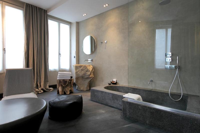 Exception Room image 3