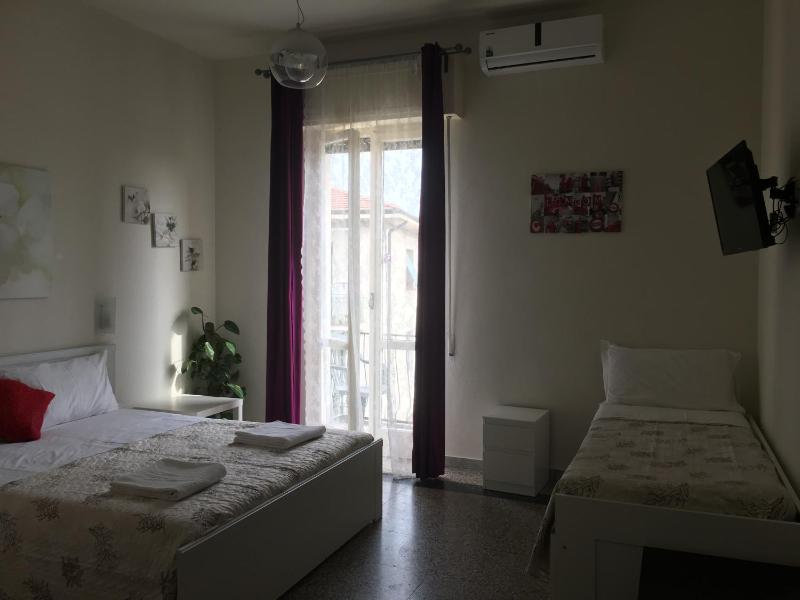 Triple Room with Private Bathroom image 3