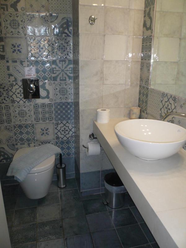 Standard One-Bedroom Apartment image 4