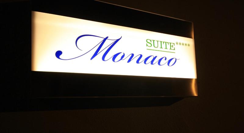 Deluxe King Suite image 2