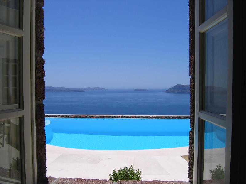 Two-Bedroom Villa with Caldera View image 2