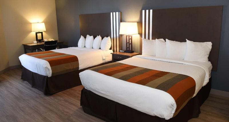 Queen Room with Two Queen Beds image 1