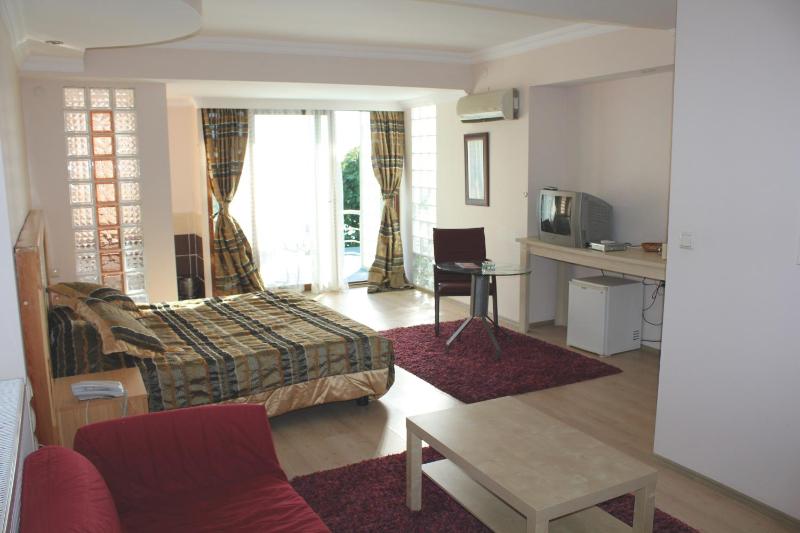 Deluxe Double Room image 1